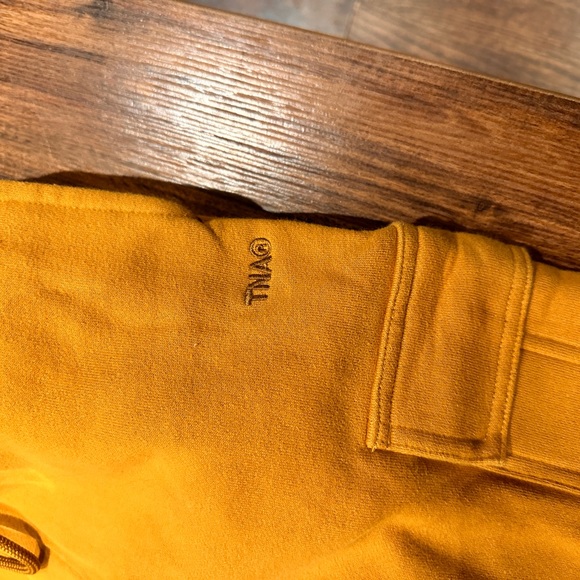 TNA Fleece Megafit Sweatpants - Picture 3 of 3